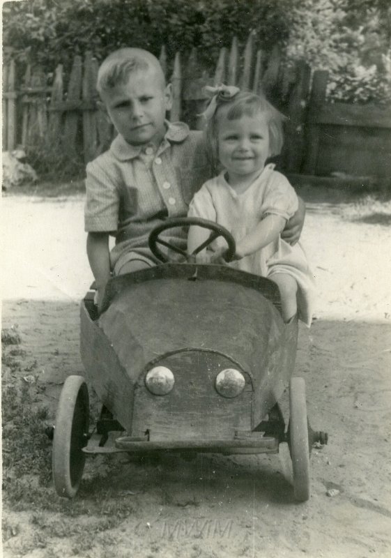 KKE 3991.jpg - Jurek i Anna Snarscy, Wilno, 15 VIII 1955 r.